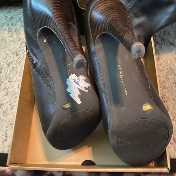 Brown High 4 1/2 Heel Boots. - Picture 7 of 9